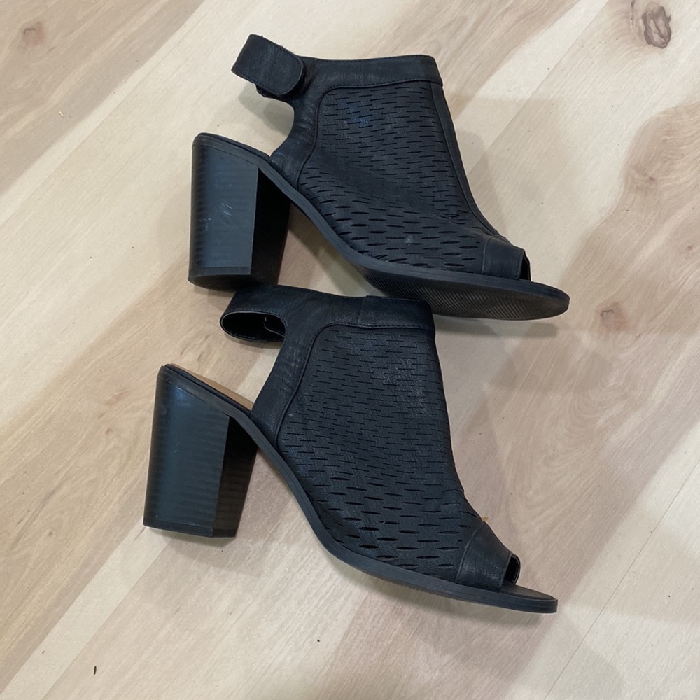 George Heels - Picture 4 of 9